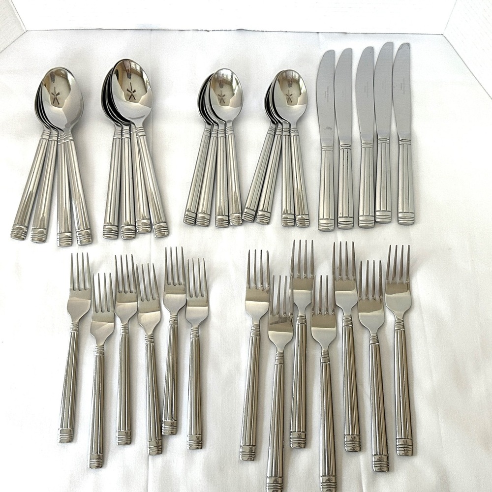 Hampton Silversmiths HSV33 Lot of 34 Pieces Forks Spoons Knives